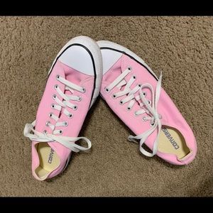 Pink Converse!!!💓💓💓